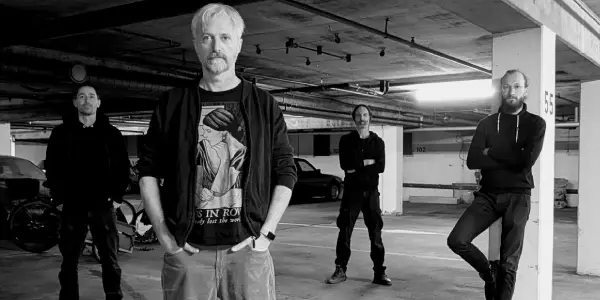 EHAR — Bandfoto der vier Musiker