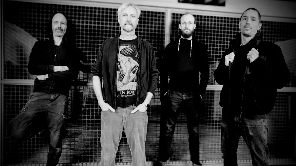 EHAR — Bandfoto, die vier Musiker in Schwarzweiß