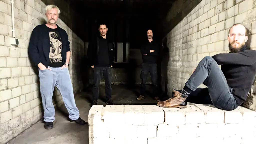 EHAR — Bandfoto der vier Musiker